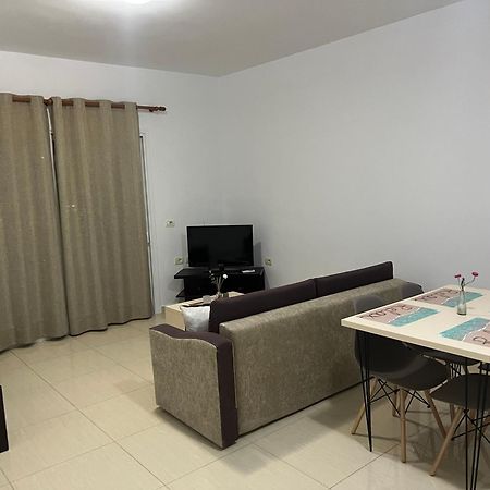 Apartments Sadiku With Sea View ซารานเดอ ภายนอก รูปภาพ
