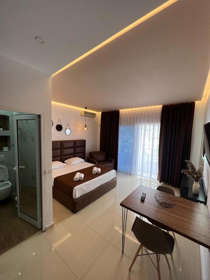Apartments Sadiku With Sea View ซารานเดอ ภายนอก รูปภาพ