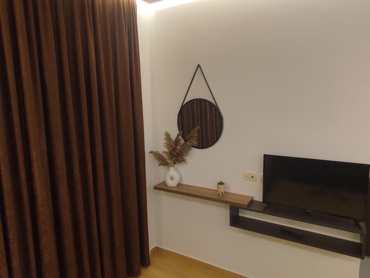 Apartments Sadiku With Sea View ซารานเดอ ภายนอก รูปภาพ