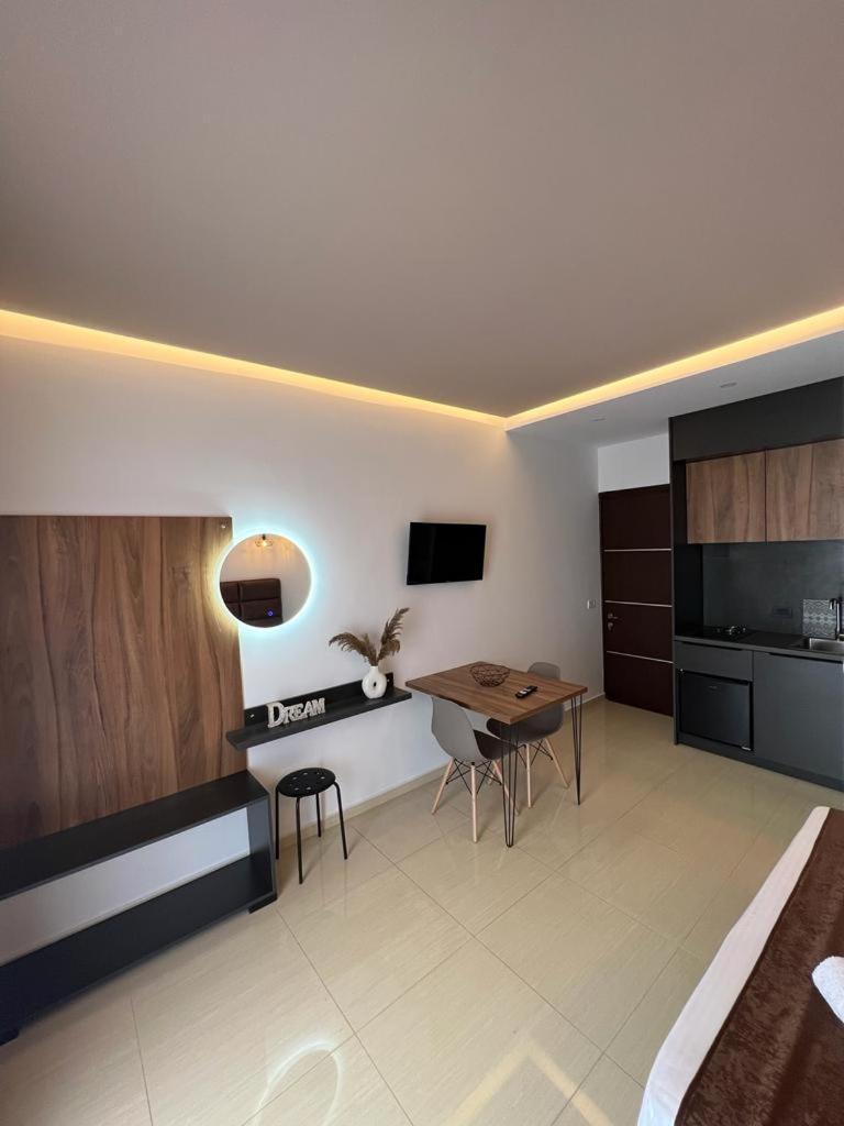 Apartments Sadiku With Sea View ซารานเดอ ภายนอก รูปภาพ