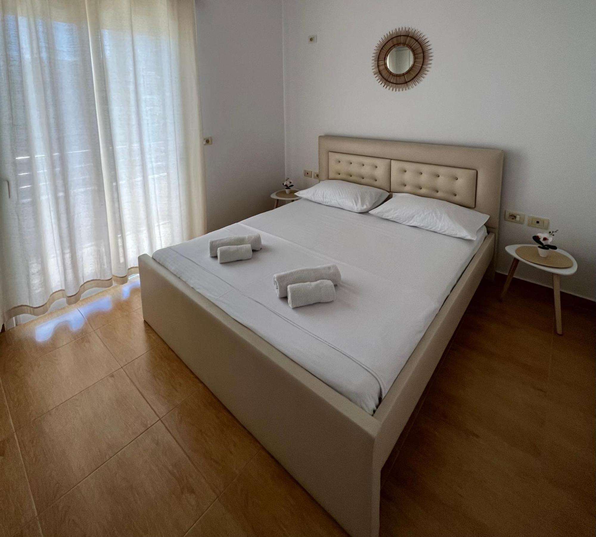 Apartments Sadiku With Sea View ซารานเดอ ภายนอก รูปภาพ