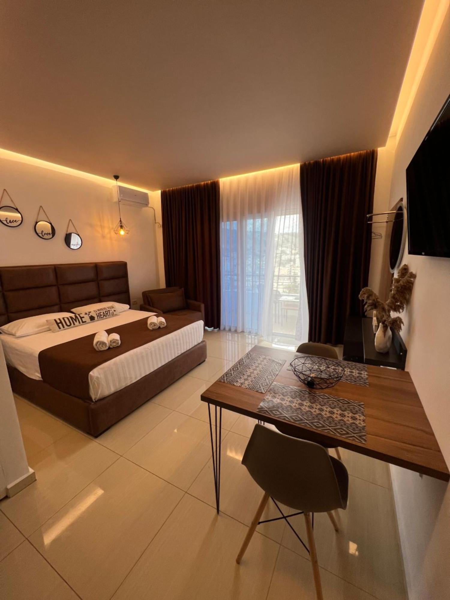Apartments Sadiku With Sea View ซารานเดอ ภายนอก รูปภาพ