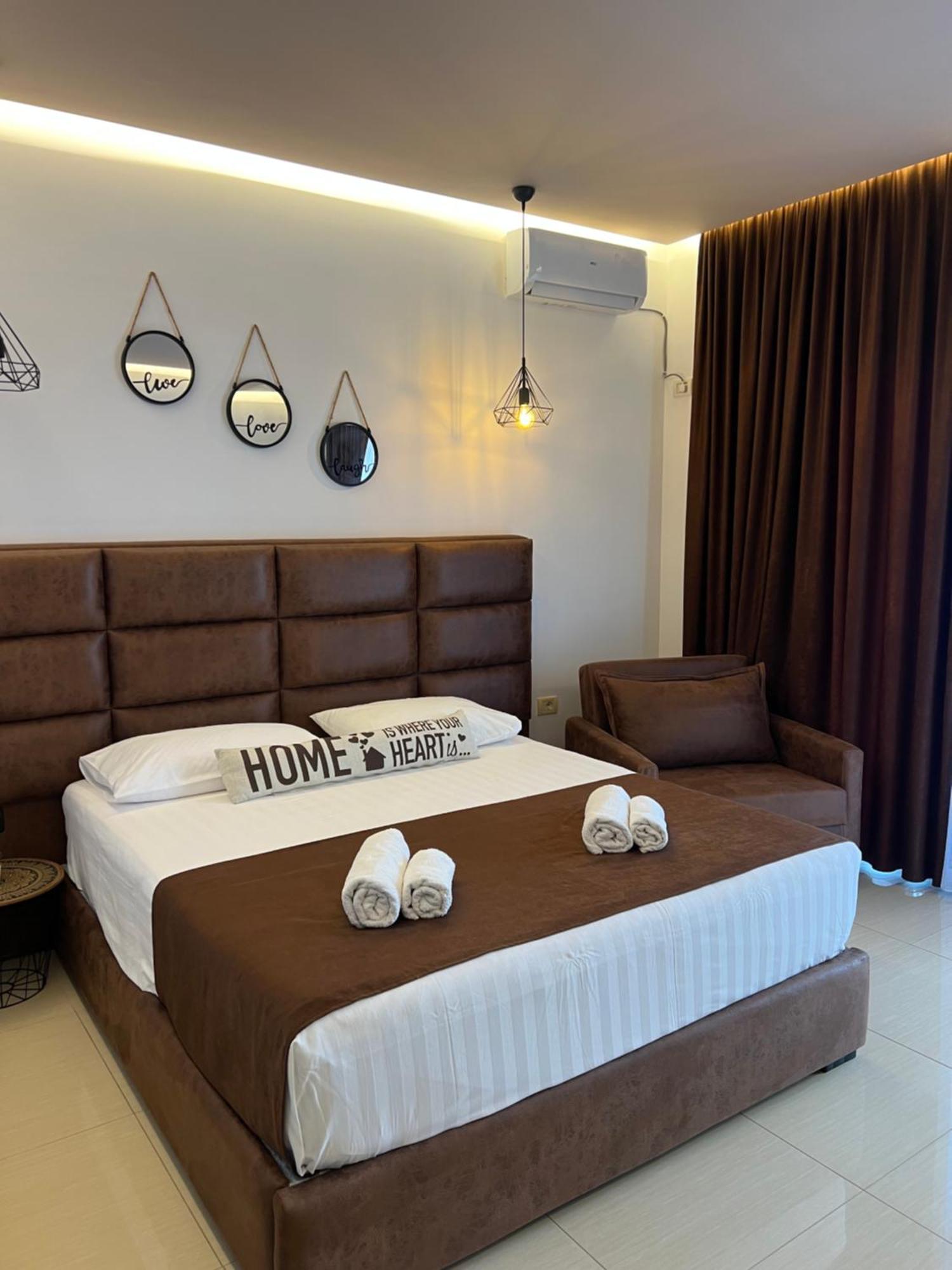 Apartments Sadiku With Sea View ซารานเดอ ภายนอก รูปภาพ
